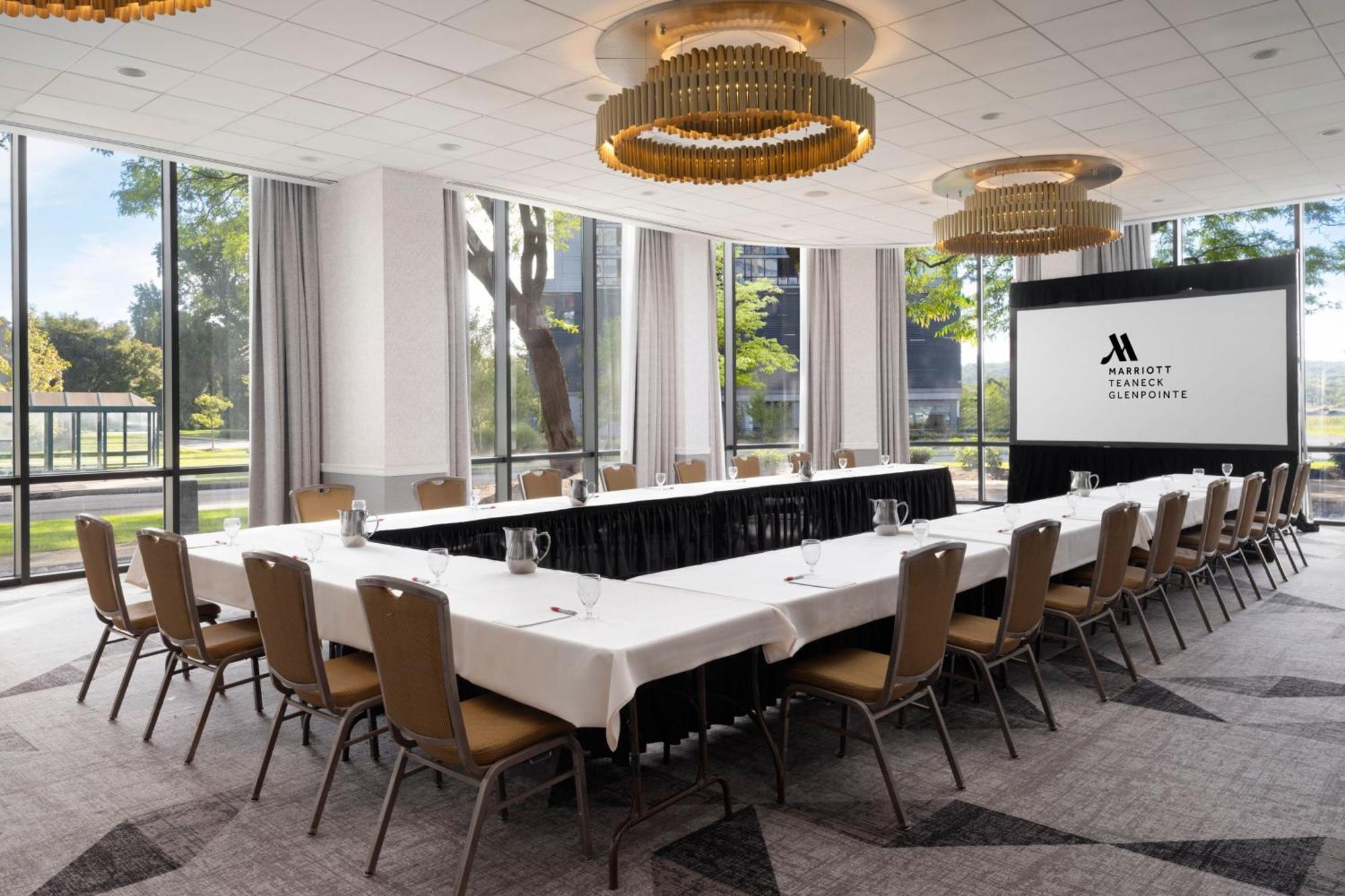 Отель Teaneck Marriott At Glenpointe Экстерьер фото