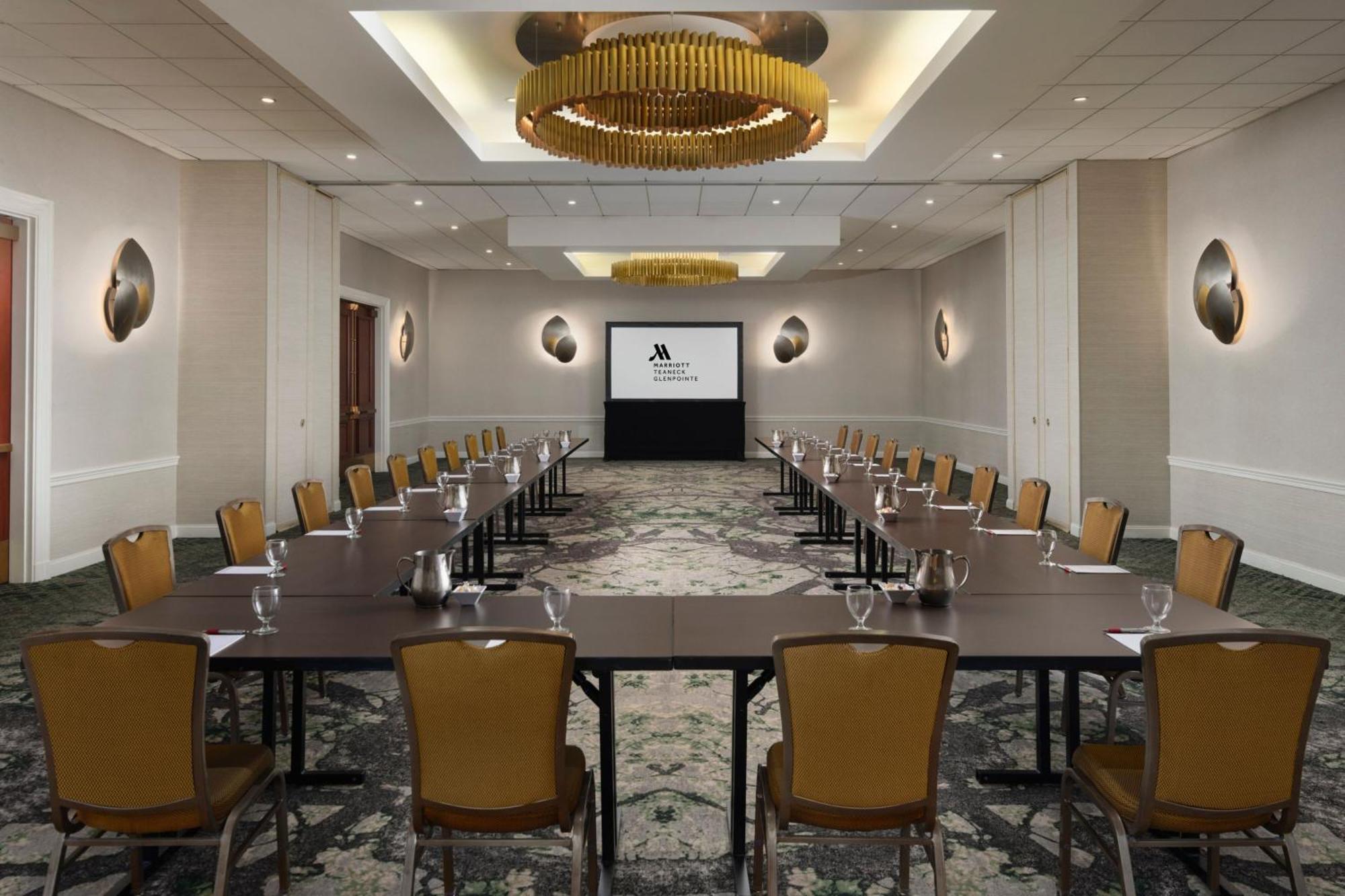 Отель Teaneck Marriott At Glenpointe Экстерьер фото