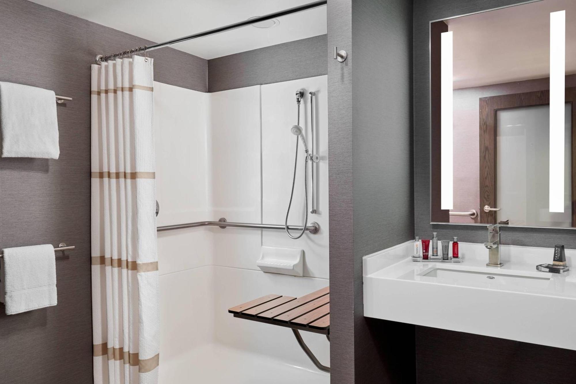 Отель Teaneck Marriott At Glenpointe Экстерьер фото