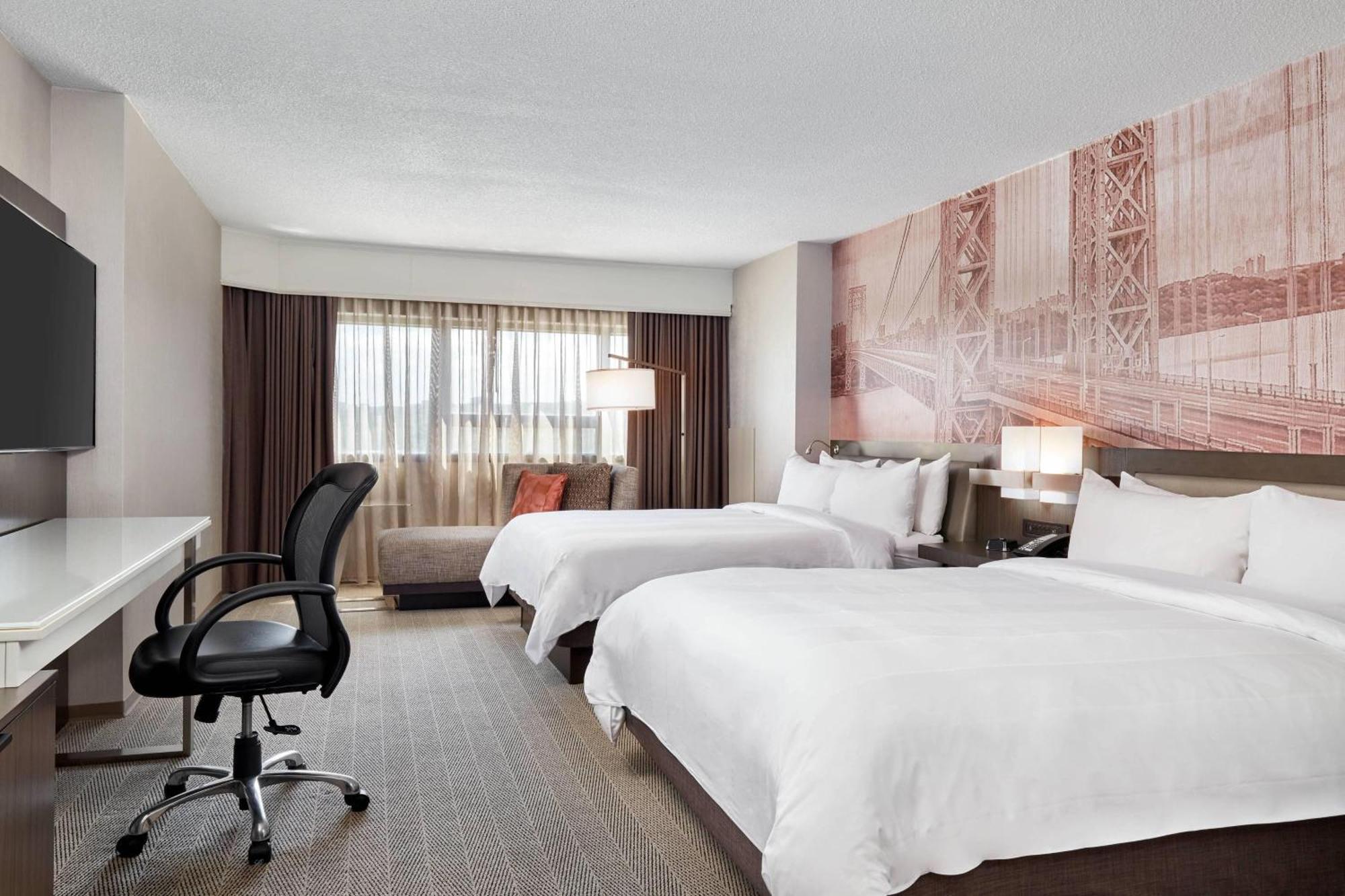 Отель Teaneck Marriott At Glenpointe Экстерьер фото