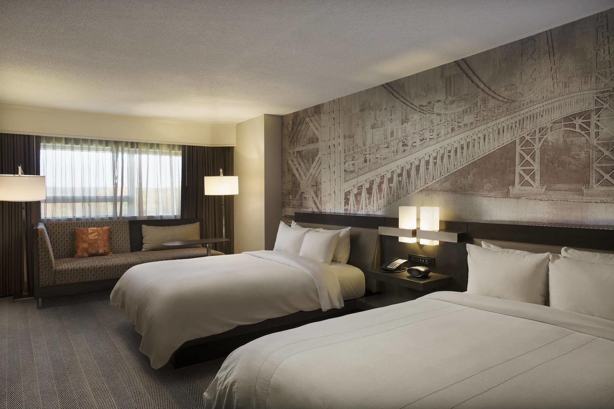 Отель Teaneck Marriott At Glenpointe Экстерьер фото